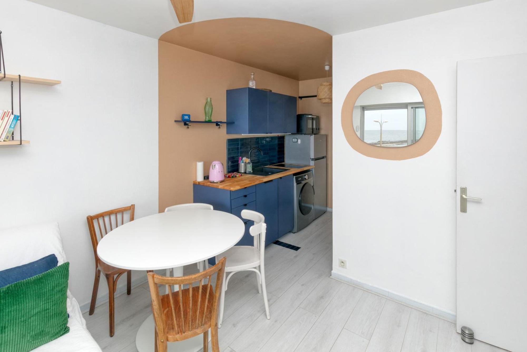 Front De - Terrasse Apartment