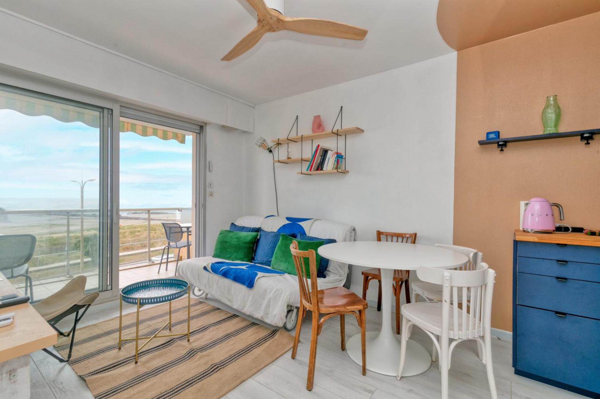 Front De - Terrasse Apartment